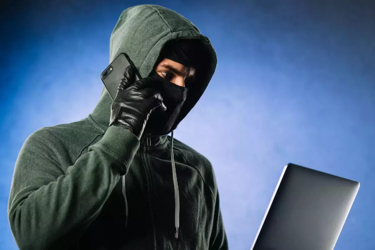 Мошенники атакуют с «новогодними» турами: как защититься