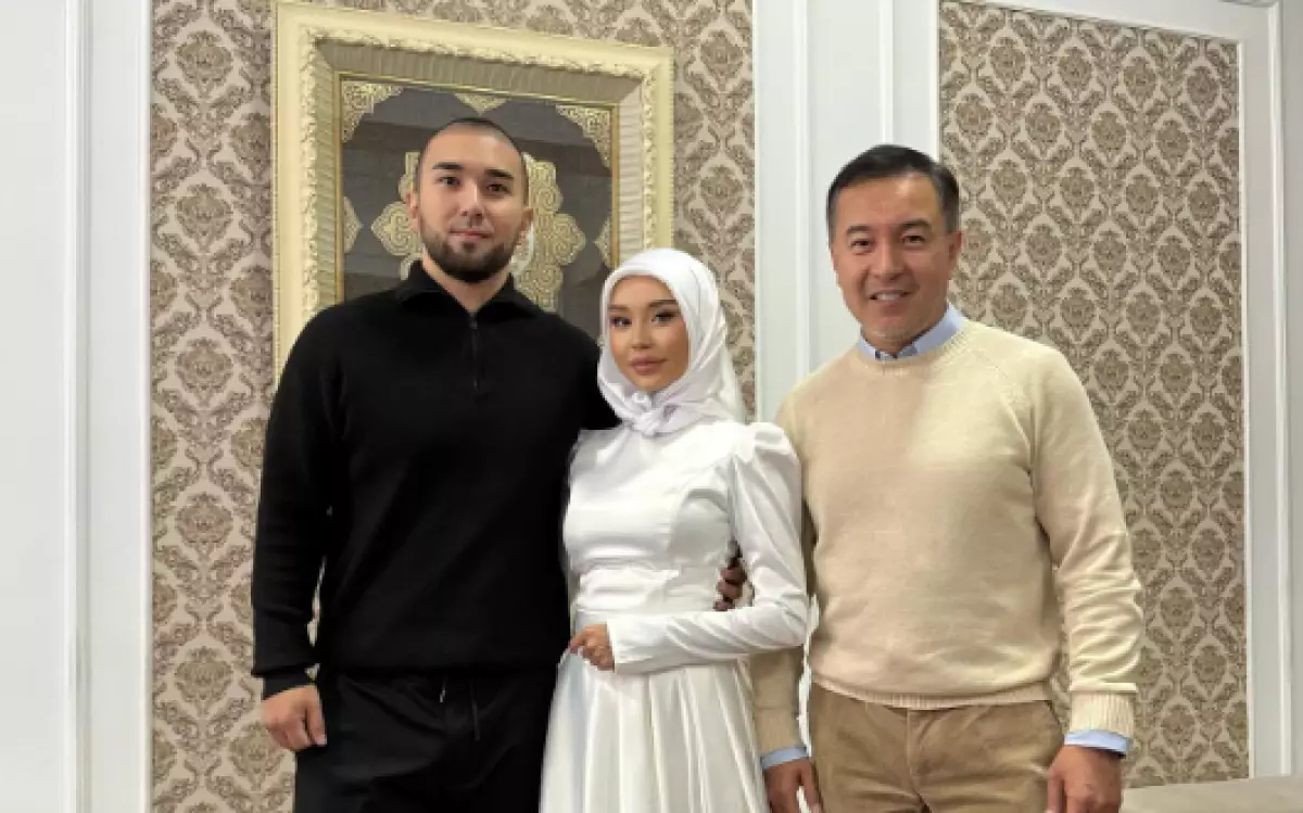 Танымал режиссер Ақан Сатаев қызын ұзатты (ФОТО)