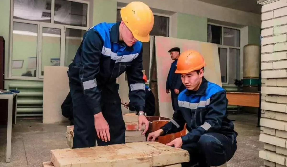 Больше 150 студентов из колледжей Казахстана прошли обучение и стажировку за рубежом