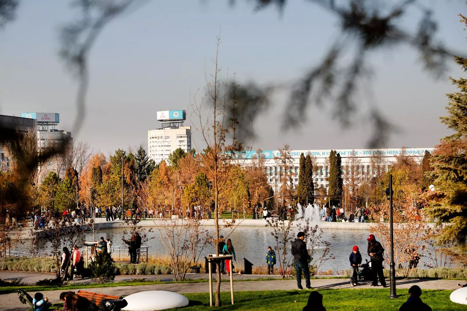 В Алматы состоялось открытие нового сквера на пр. Назарбаева