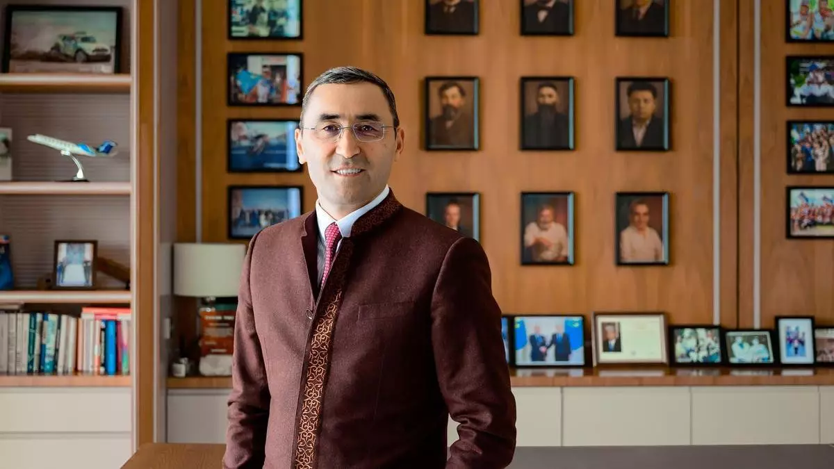 Танымал кәсіпкер Айдын Рахымбаев ұлын әскерге аттандырды