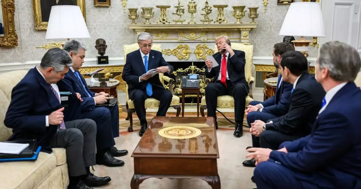  Белый дом показал эксклюзивные фотографии со встречи Токаева с Трампом в Овальном кабинете 