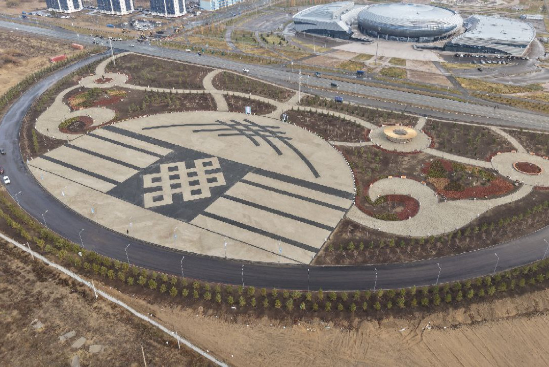 Курганы, брусчатка и пустота: в Семее построили загадку за бюджетные деньги