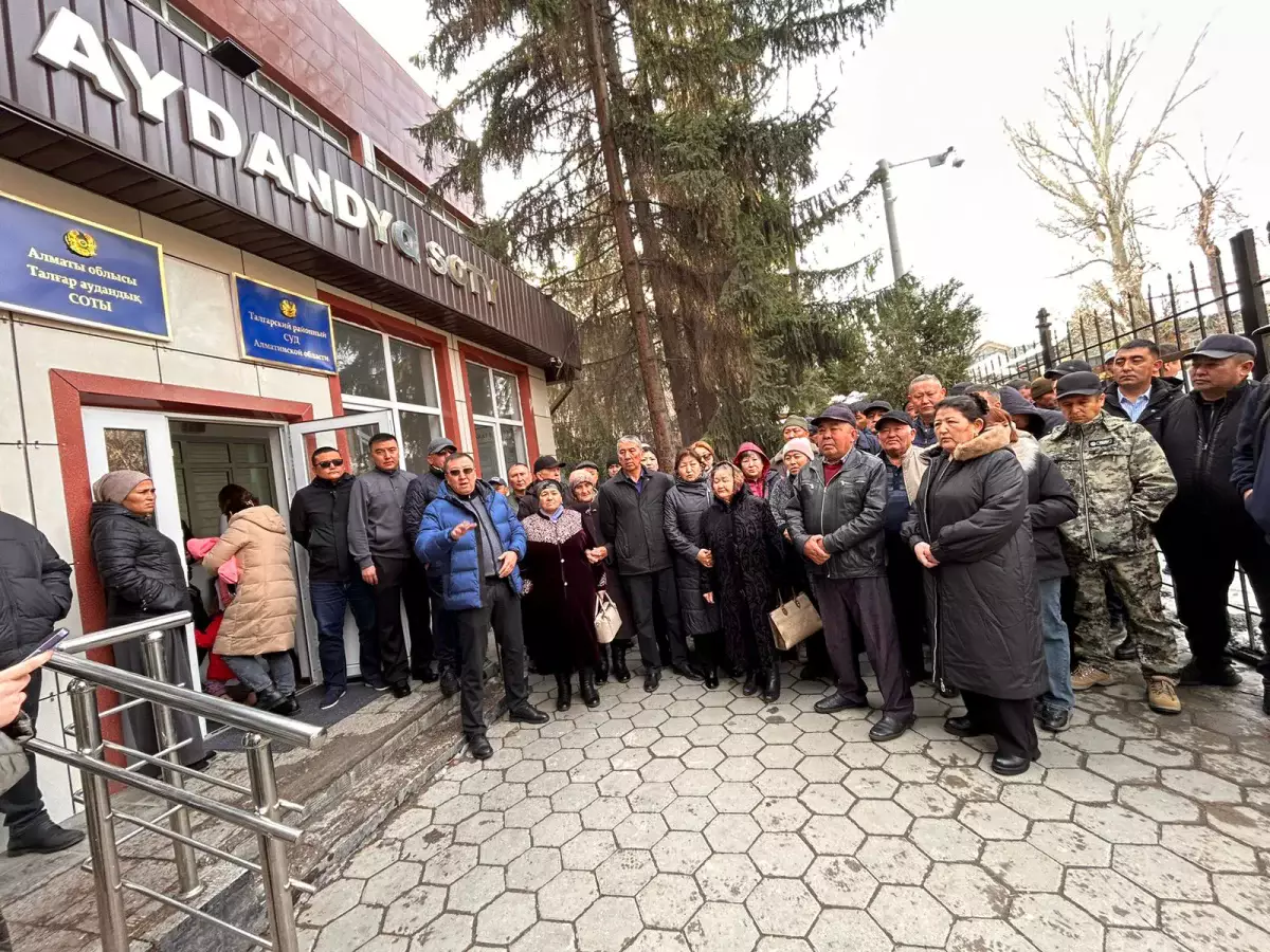 «Подожгу себя прямо здесь»: супруга Хасана Касымбаева угрожает суду