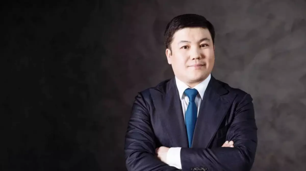 «Мақтанышпен айтты ғой»: Тұрсынбек Қабатов тоқалы барын мойындады