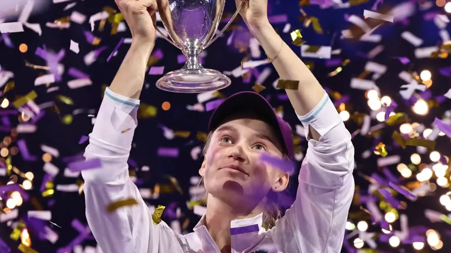 Рыбакина попала в топ-3 по призовым за год