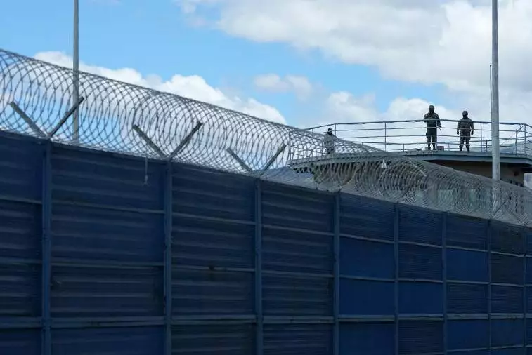 В тюрьме Эквадора обнаружены тела 31 заключённого после кровавого бунта