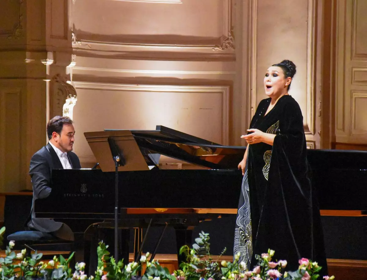 Казахстанская опера вновь звучала в Париже: концерт Майры Мухамедкызы собрал аншлаг