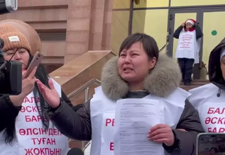 Вышедшая на митинг в Астане Токаеву: Почему ты не слышишь плач матерей?