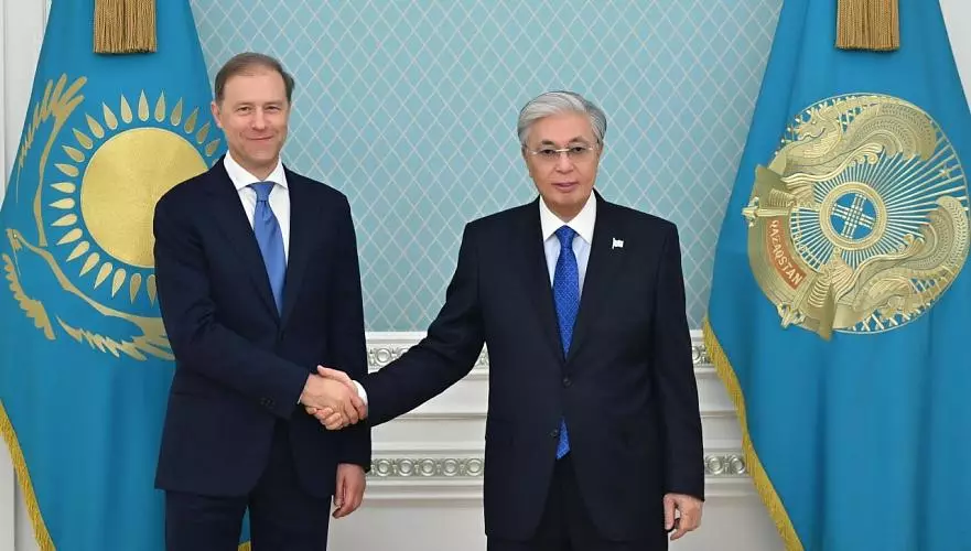 Токаев обсудил свой предстоящий визит в Россию с Мантуровым
