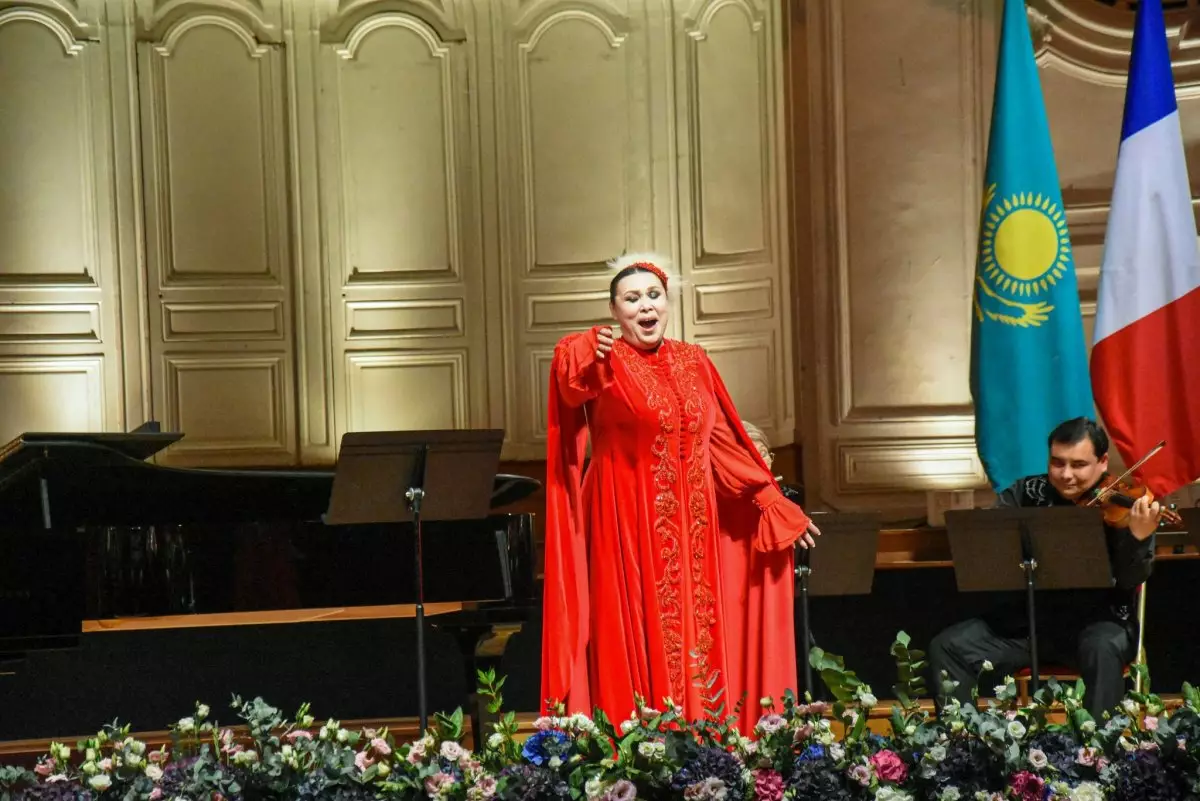 Майра Мұхамедқызы Парижде жеке концертін өткізді