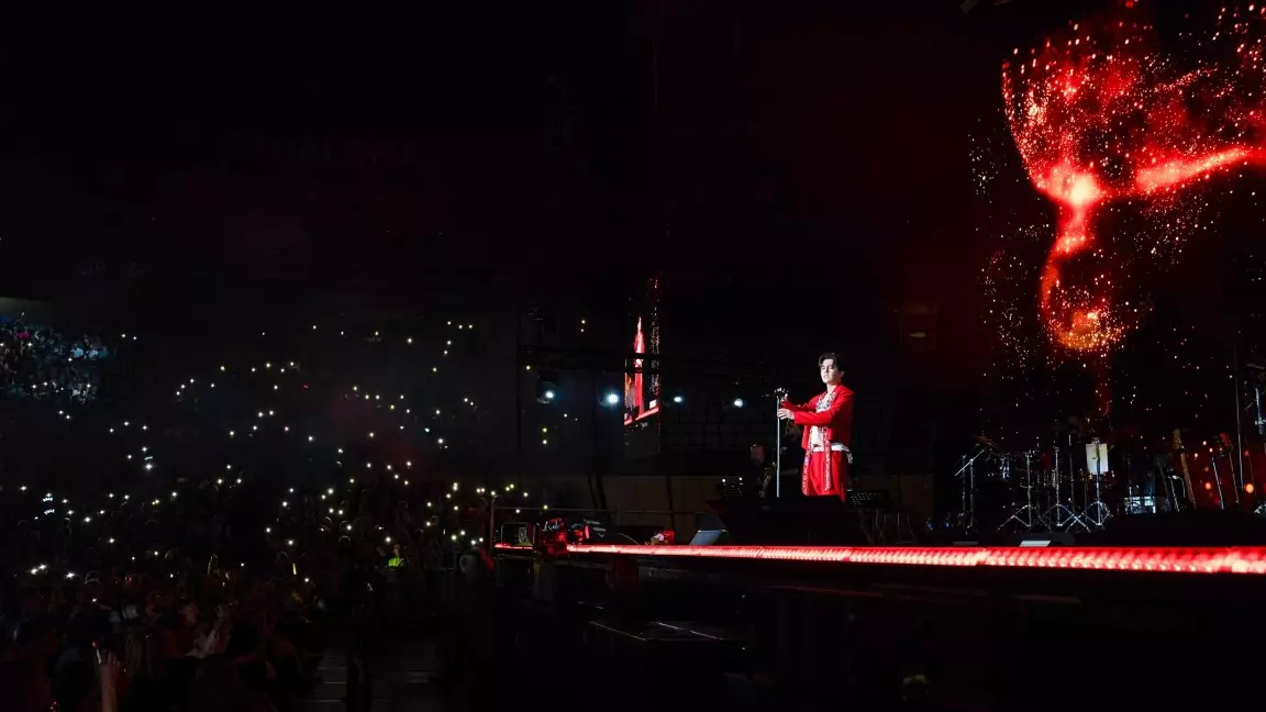 Димаш Құдайберген Испанияда дүркіретіп жеке концертін берді