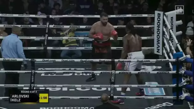 UFC-дің бұрынғы чемпионы бокста бір соққымен жеңіске жетті