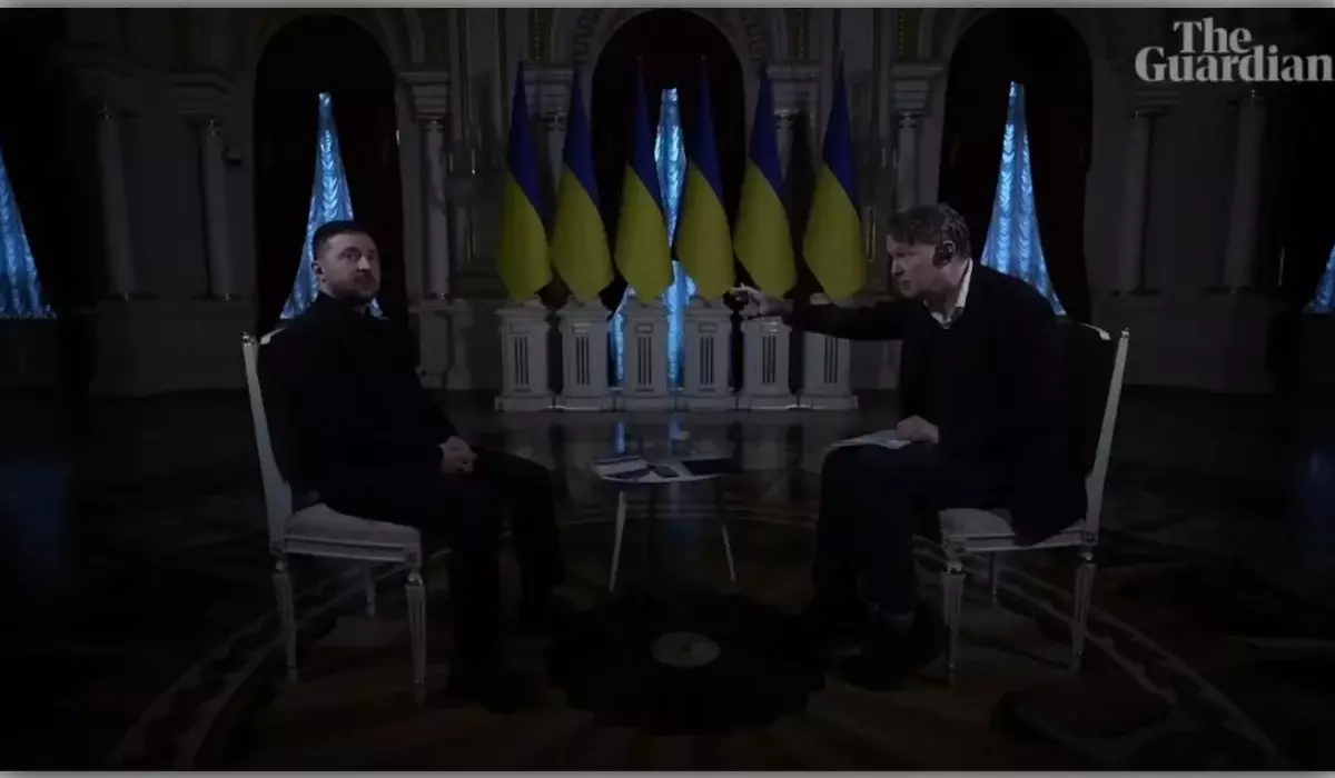 Зеленский өз резиденциясында сұхбат беріп жатқанда жарық өшіп қалды (ВИДЕО)