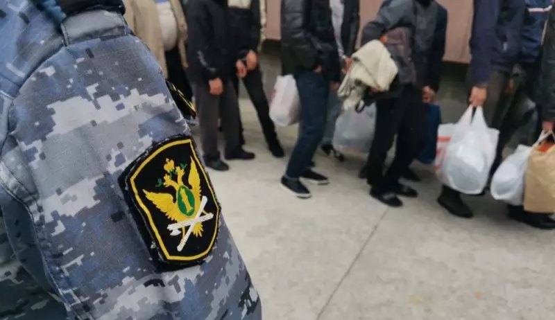 Десятки граждан Казахстана и Узбекистана выдворили из России