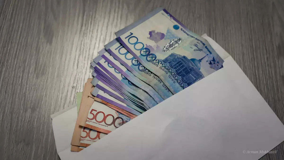 Ақтөбеде мұғалім алаяқтық жасап, 420 мың теңгені иемденген