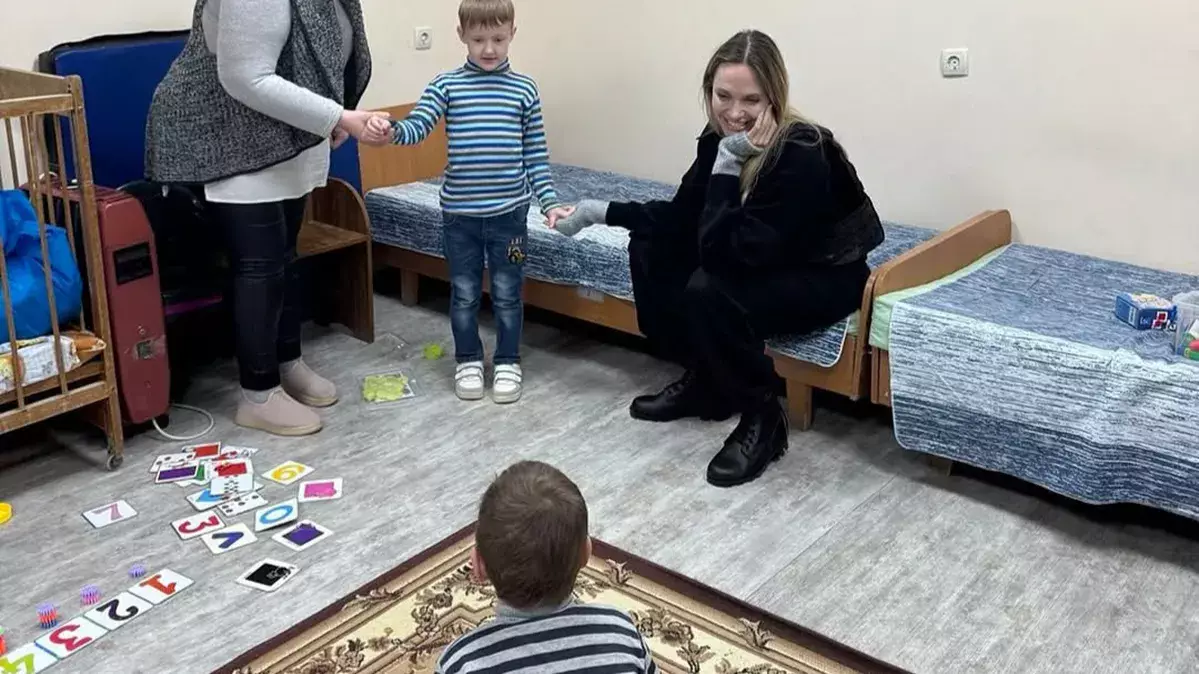 Анджелина Джоли Украина майданына барды