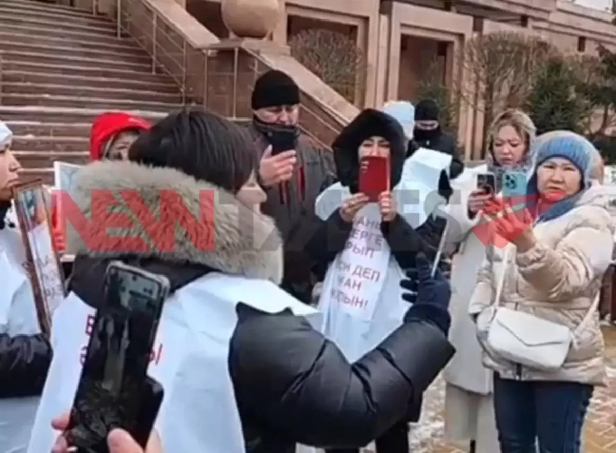 Матери погибших и пострадавших солдат вышли на митинг в Астане