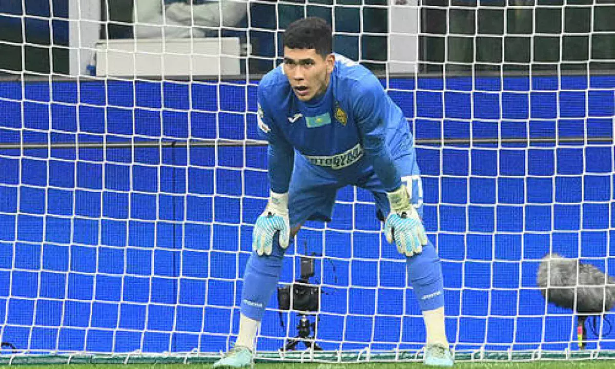 Темірлан Анарбековтың қолтаңбасы қойылған доп аукционда 12 млн теңгеге сатылды (ВИДЕО)