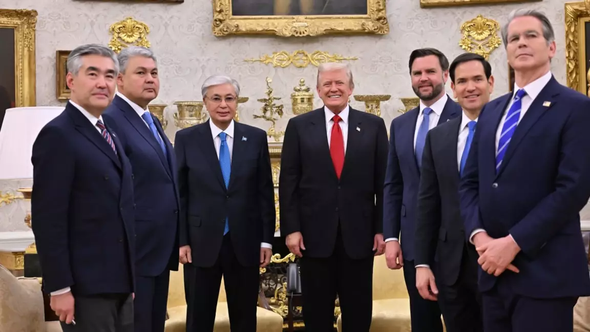 CNN, FT және Kyodo News: Әлемдік БАҚ Тоқаевтың АҚШ-қа сапарын қалай бағалады?