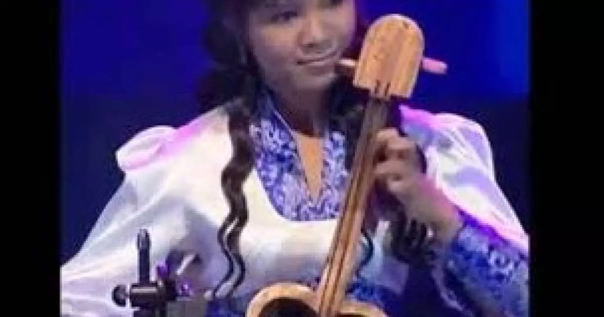  Таңертең тұрсақ, ешкім жоқ: айтыскер Оразалының қызы анасынан қалай айырылып қалғандарын айтты 