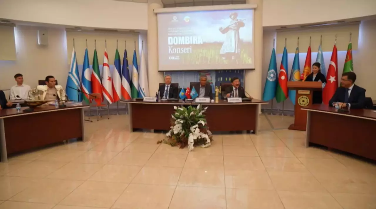 Түркияда Тәттімбет күйі күмбірледі