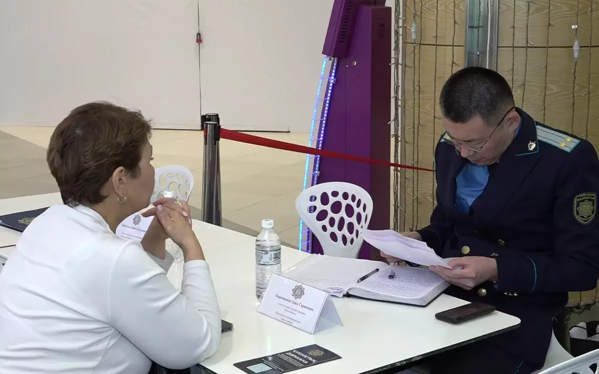Прокуроры продолжают консультировать алматинцев по правовым вопросам
