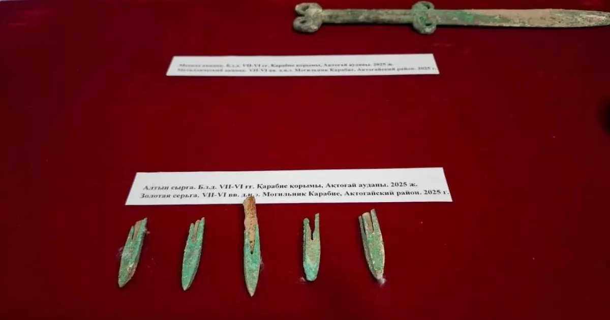  Қарағандылық археологтар сақ жауынгерінің бұзылмаған жерлеу қабірін анықтады 