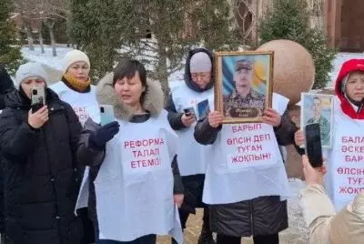 Матери погибших солдат провели митинг в Астане