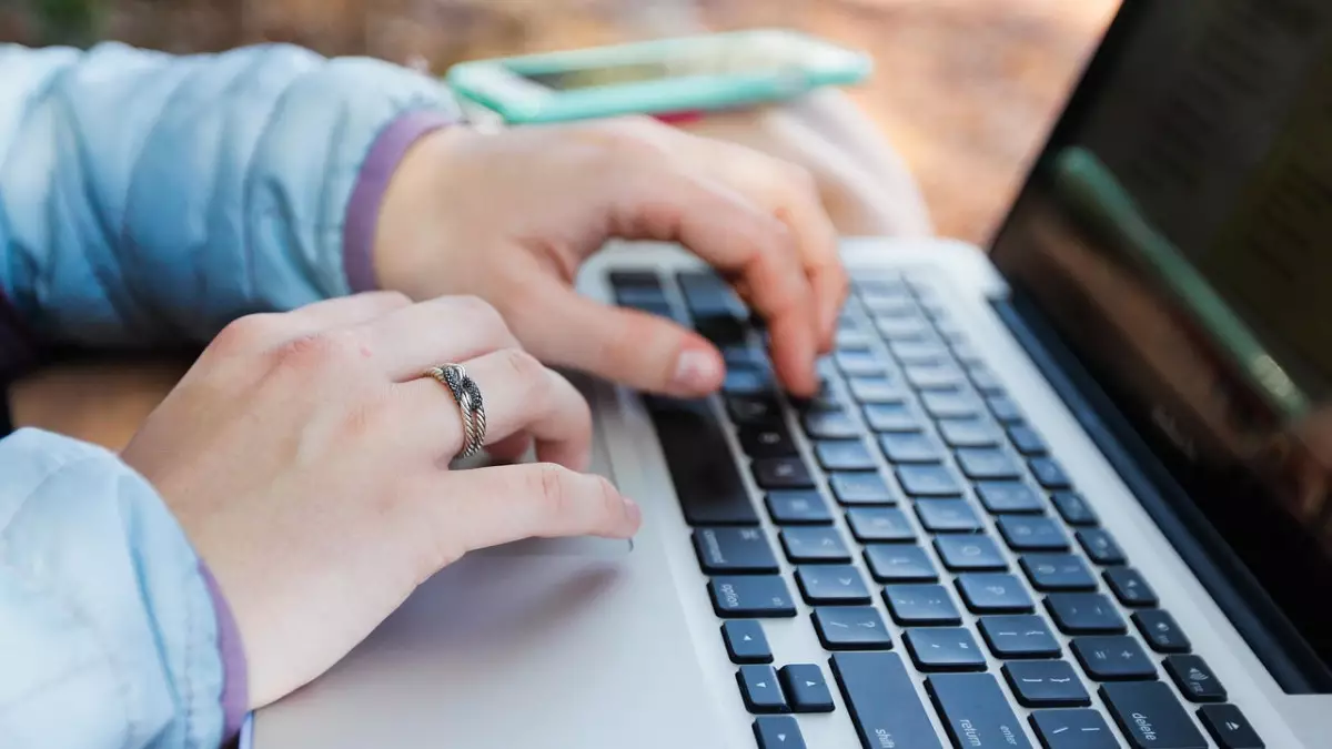 Қазақстанда кім офиске келмей, қашықтан жұмыс істей алады?