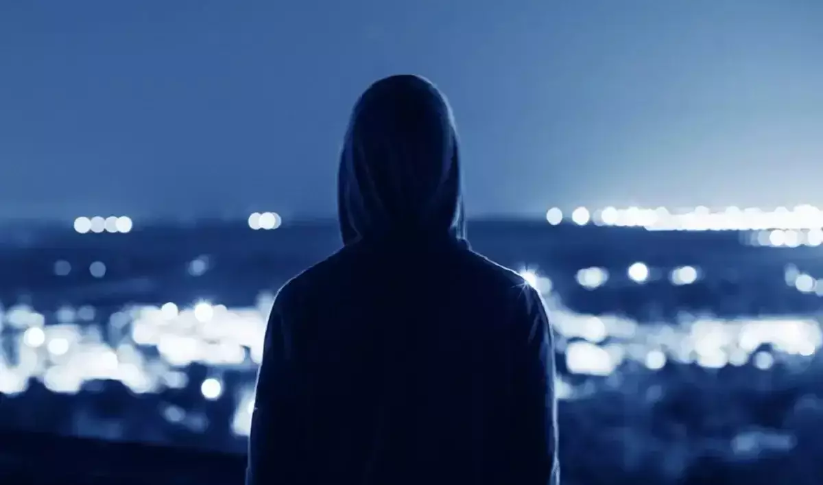 Алматыда ер адам 13 жастағы қыз балаға өзімен бірге еріп жүру үшін 300 мың теңге ұсынған (ВИДЕО)