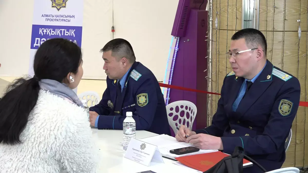 Заң мен тәртіп: Алматыда 1000-нан астам азамат мамандардан кеңес алды