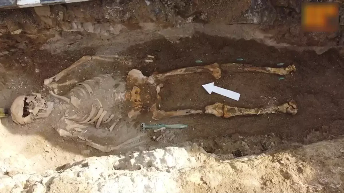 Қарағанды облысының археологтары сақ дәуіріне жататын жауынгердің қабірін тапты