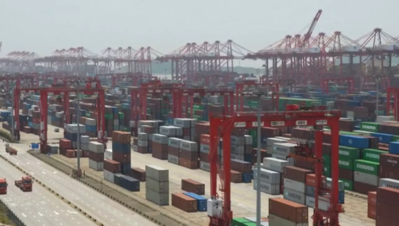 КНР на год отложила портовый сбор с судов США