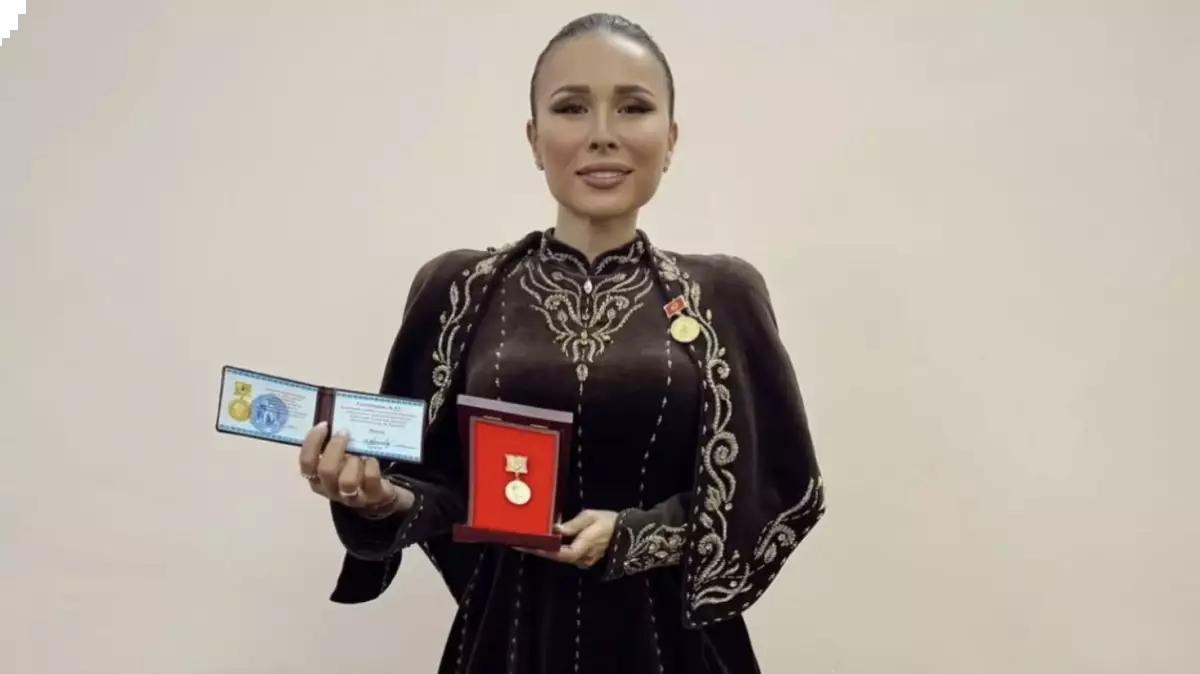 Әнші Луинаға мемлекеттік сыйлық берілді
