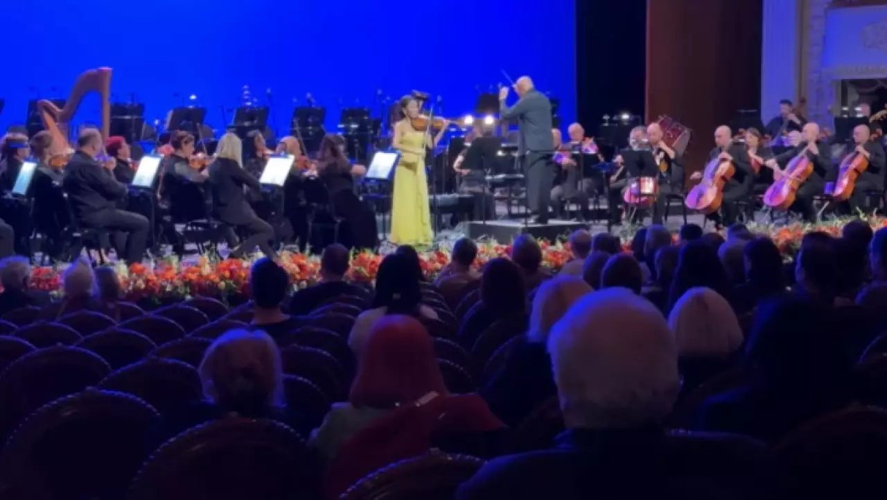 Казахстанская скрипачка выступила в качестве солистки в Грузии