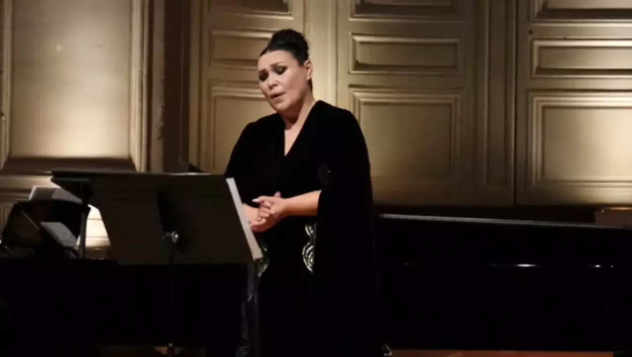 Концерт Майры Мухамедкызы с аншлагом прошел в Париже