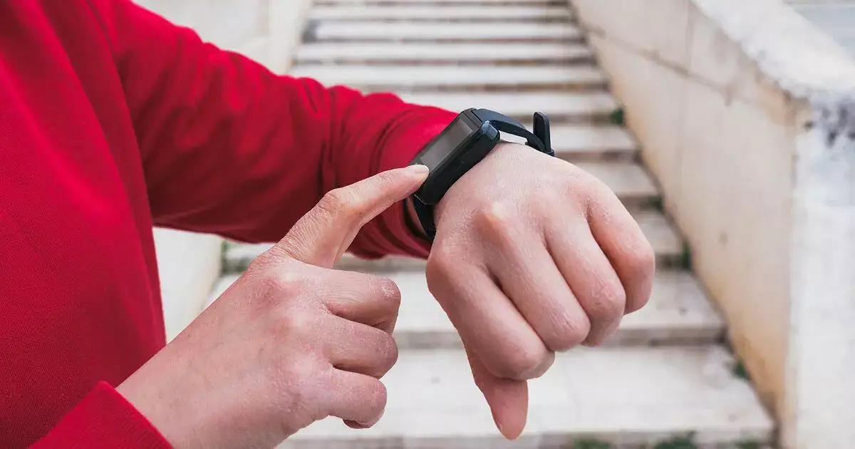 Мужчину уволили с работы за то, что он сделал 16 тысяч шагов во время больничного - новости на Lada.kz 10.11.2025