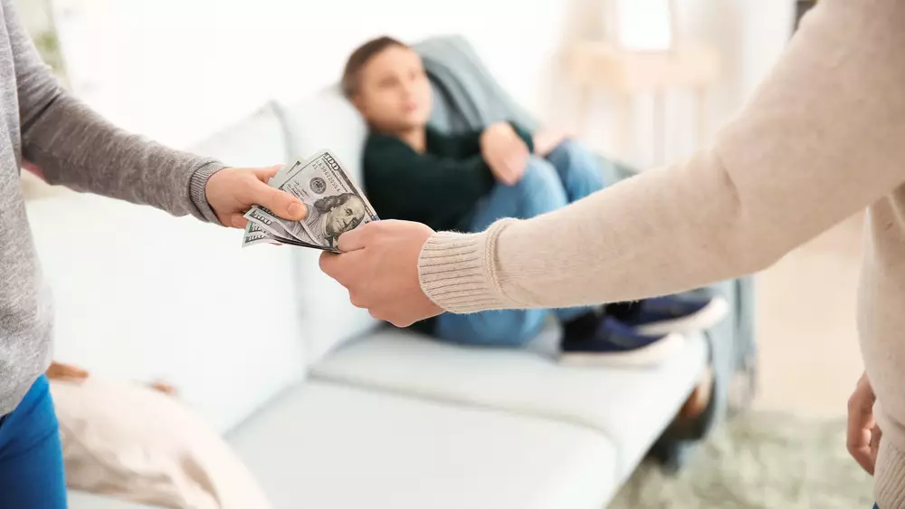 Задолжавшего по алиментам жителя Шымкента приговорили к полугоду тюрьмы