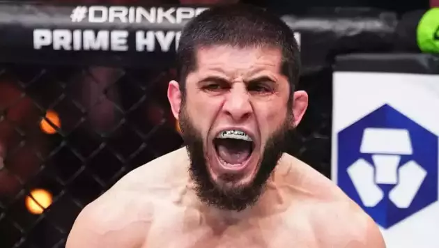 Махачев отказался от третьего пояса UFC: причина удивила фанатов