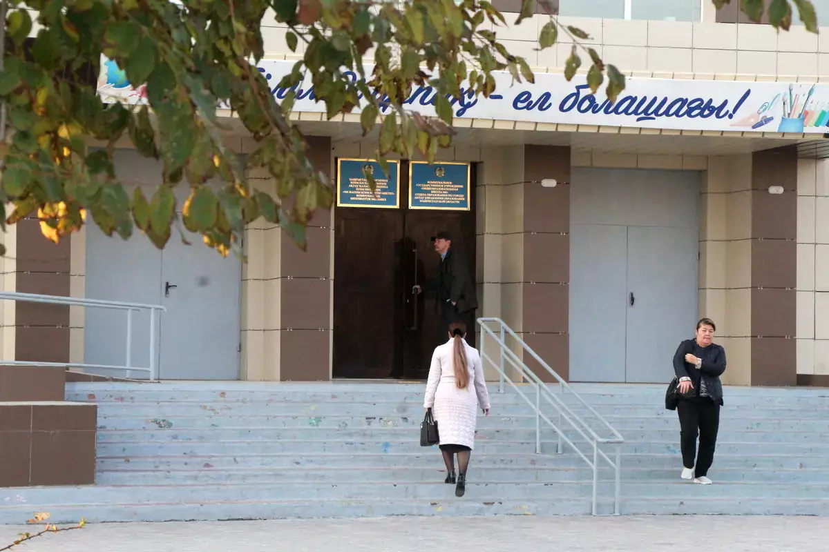 Под охраной и под камерами: как в Актау защищают школьников - новости на Lada.kz 10.11.2025