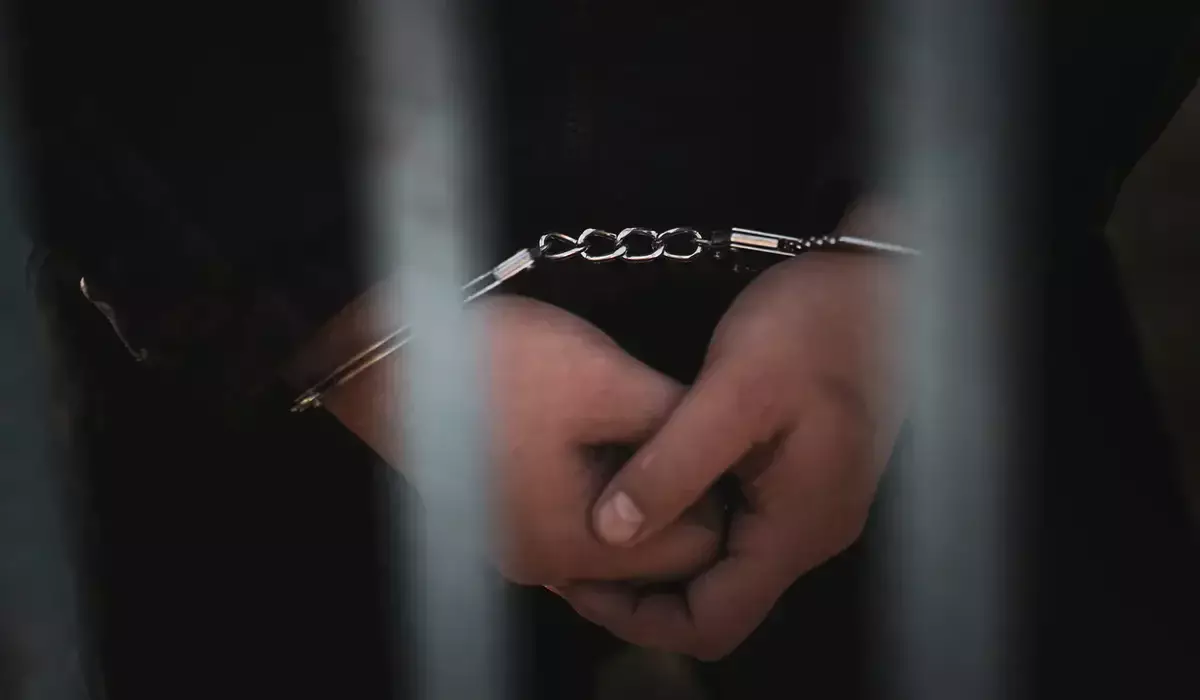 Полицейский требовал взятку у автоледи и получил срок в Актюбинской области