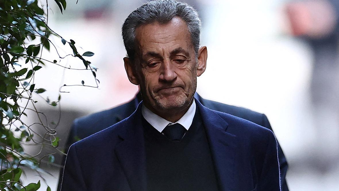 Францияның бұрынғы президенті Саркози түрмеден босатылды
