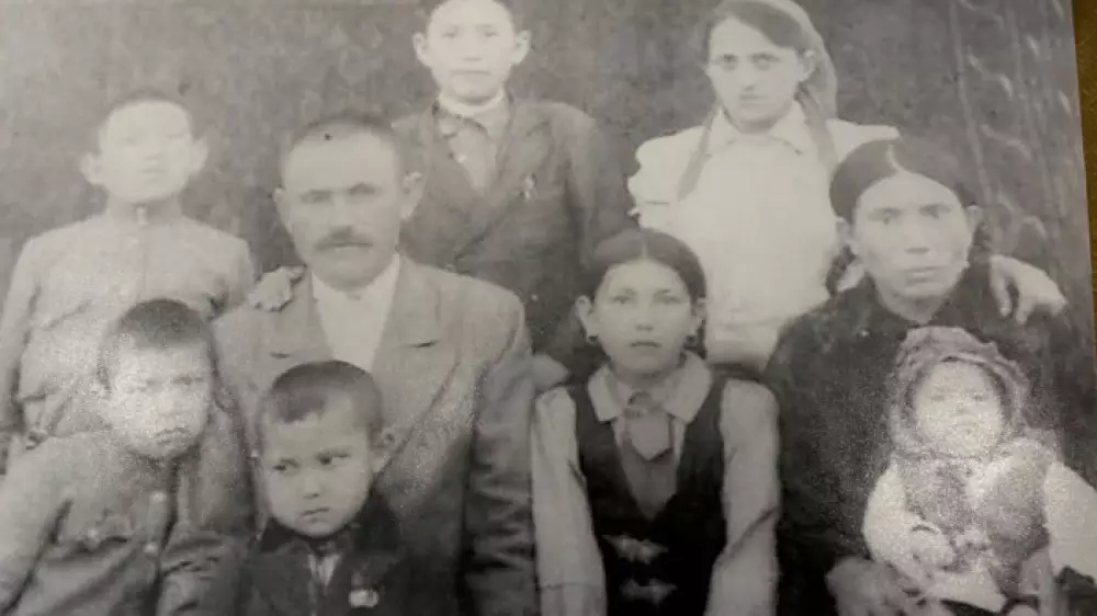 Через 70 лет потомки чеченской девочки нашли в Актобе приютившую ее семью