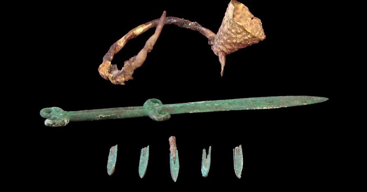 Найдены останки воина и ценные артефакты: новое открытие в Казахстане.