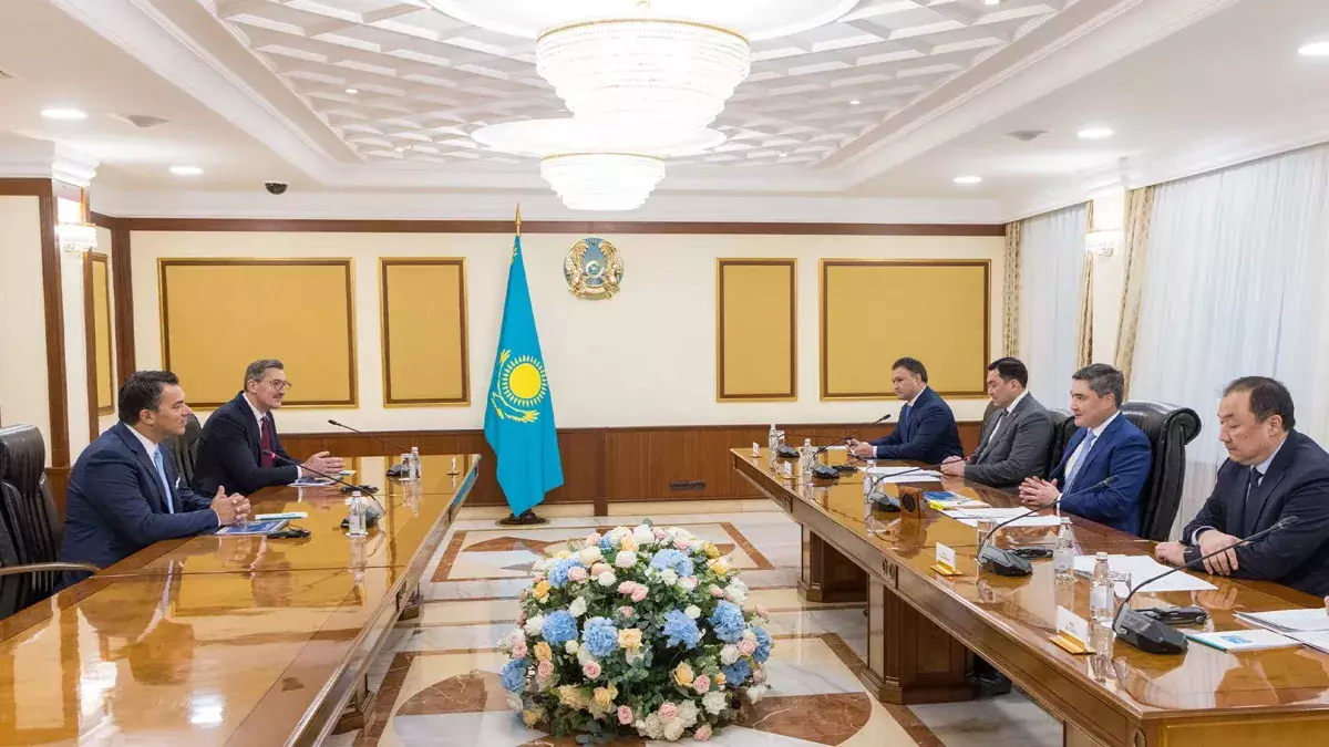 Казахстан намерен наладить собственное производство экологичного авиационного топлива.