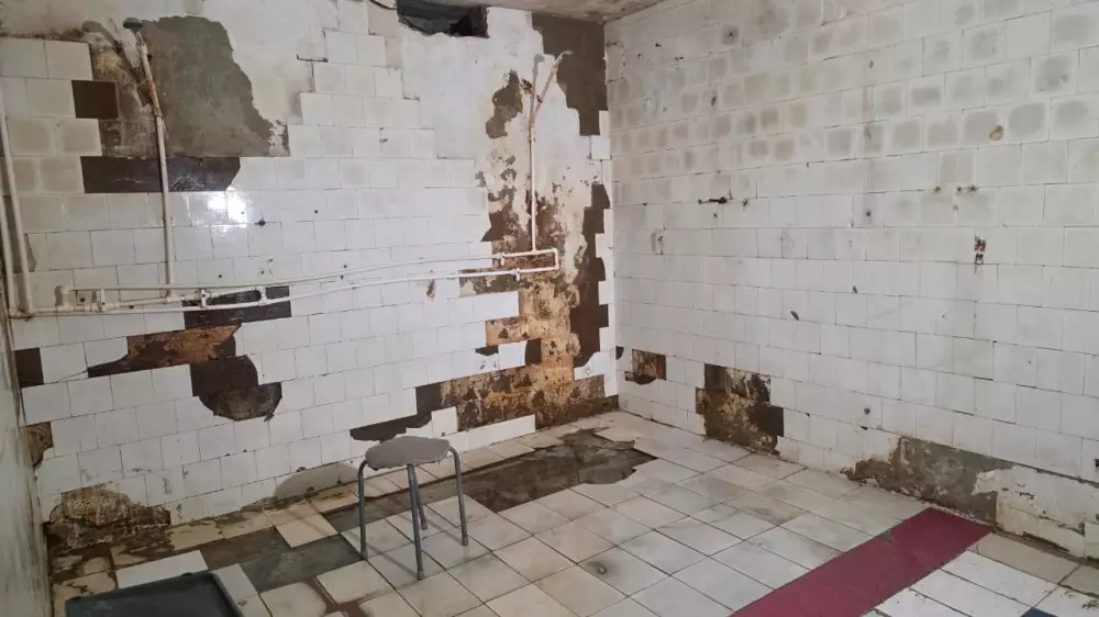 “Платный и по расписанию“: в центре Актобе жильцы многоэтажки платят 100 тенге за душ