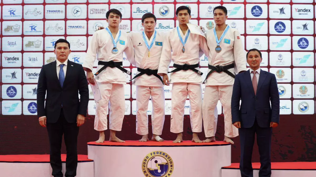 Ербол Мырзабосынов дзюдодан Қазақстан чемпионатының жеңімпаздарын марапаттады