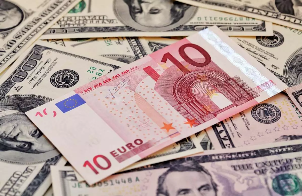 Сколько стоит доллар и евро в Казахстане 11 ноября