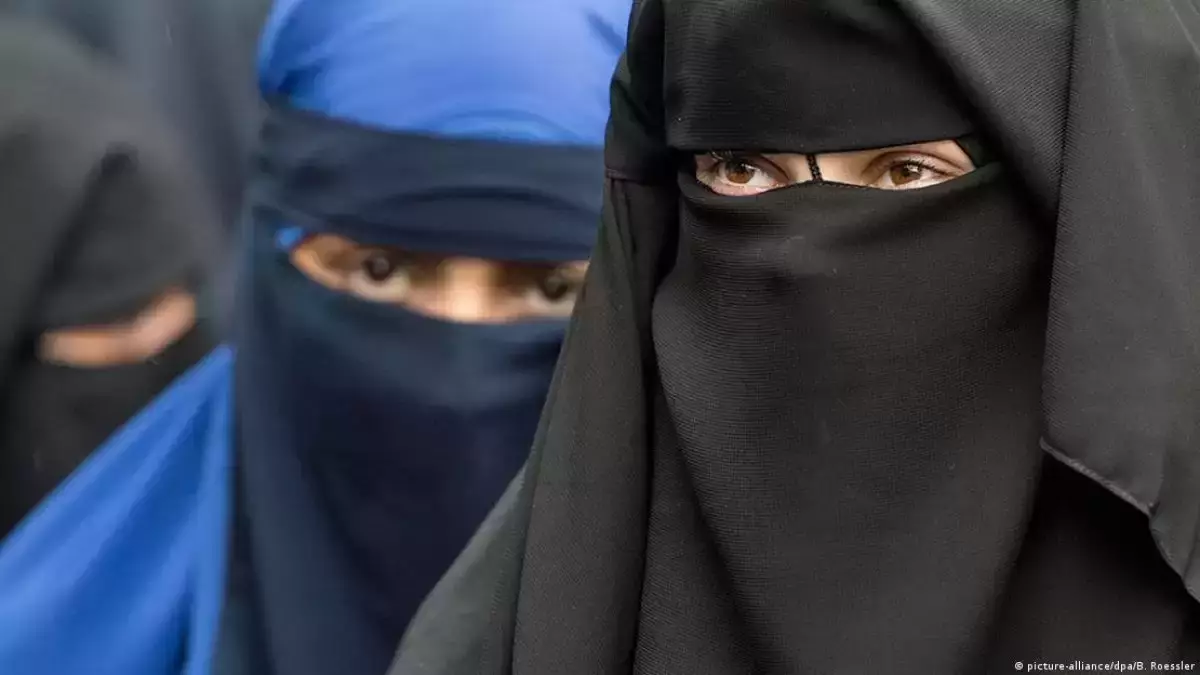 Ауғанстанда әйелдерге паранжасыз аурухана мен мектепке кіруге тыйым салынды